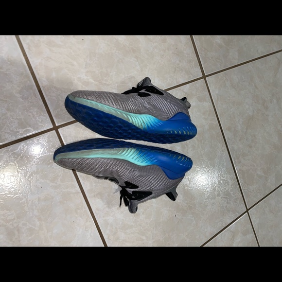 Adidas shoes - Picture 4 of 5